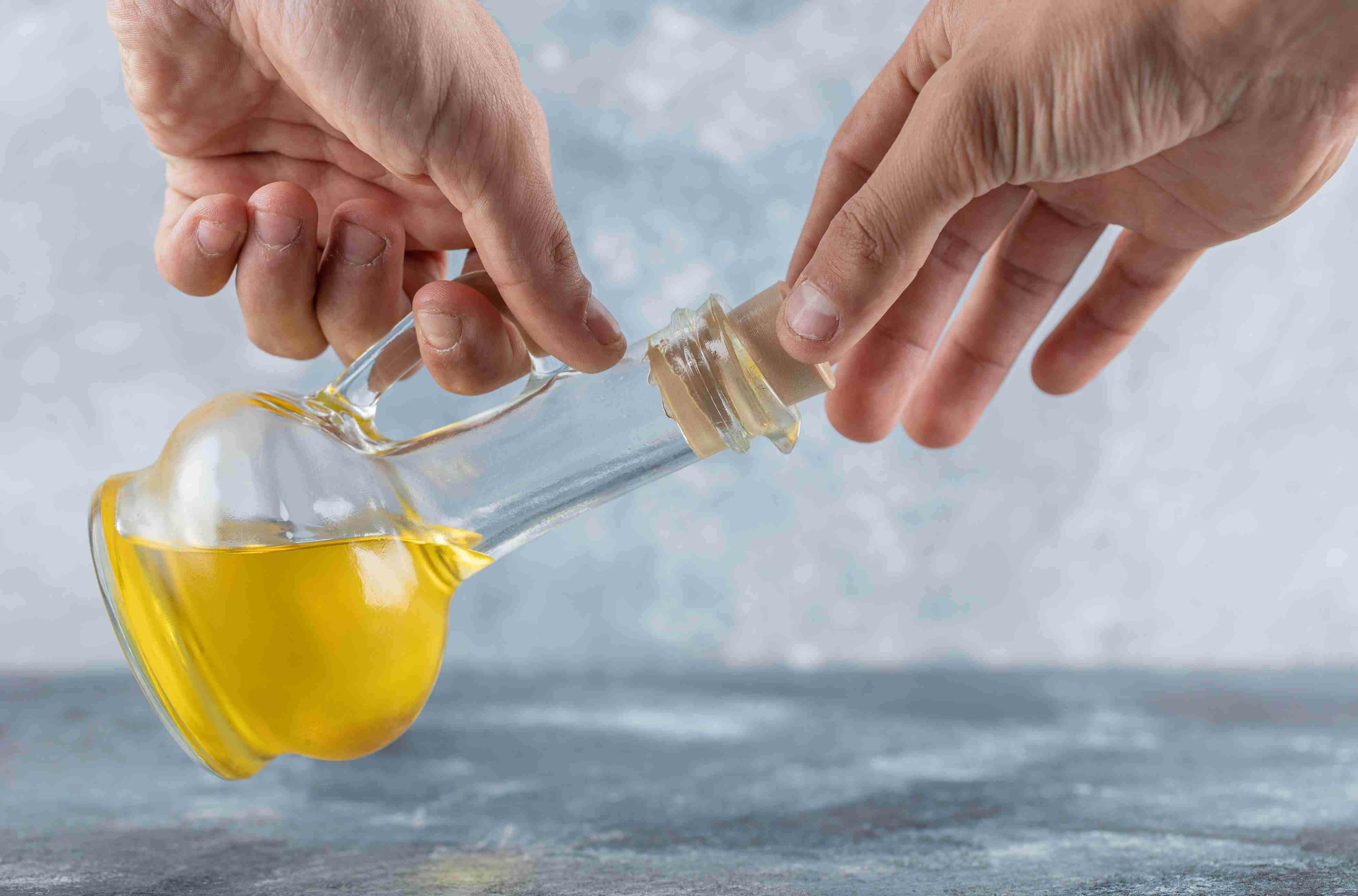 Minyak Goreng Curah vs. Kemasan: Mana yang Lebih Ekonomis dan Ramah Lingkungan?